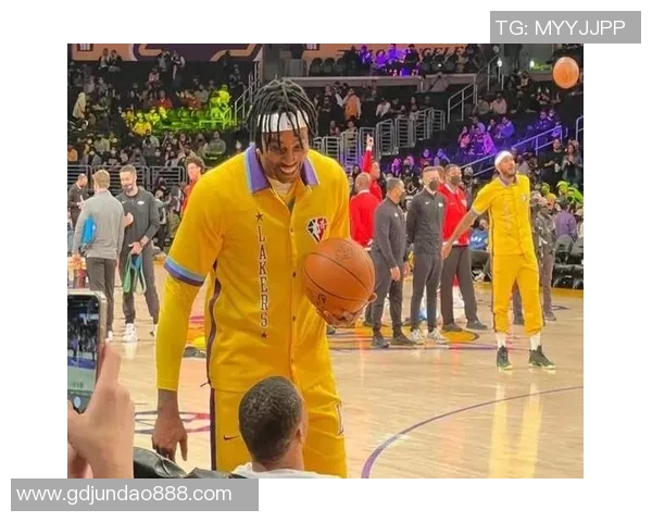 湖人对火箭G2比赛直播霍华德能否再创辉煌引发关注