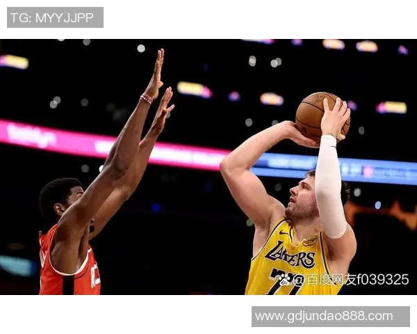 湖人掘金G2首节精彩对决回顾及赛况分析